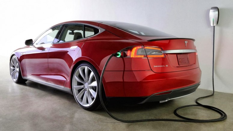 Tesla, производитель электрокаров, готовит ряд обновлений на 2014-й