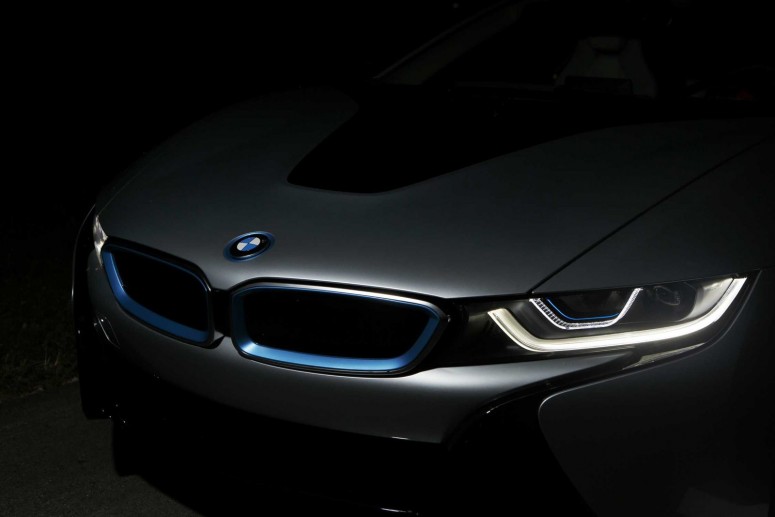 BMW i8 станет первым серийным автомобилем с лазерными фарами