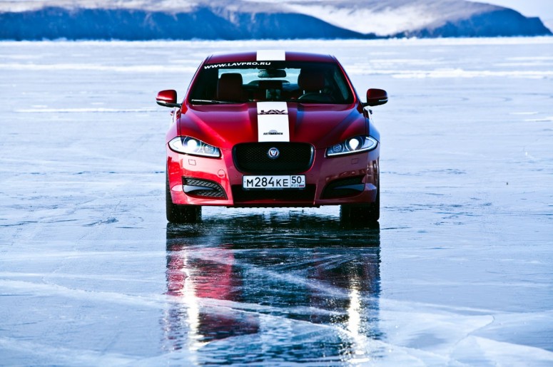 Jaguar установил два рекорда на льду Байкала