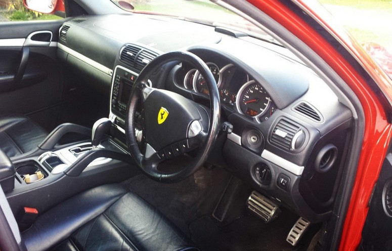 Первый внедорожник Ferrari запечатлен в Британии [фото]