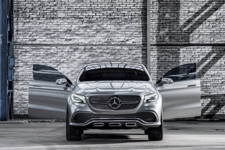 Mercedes Concept Coupe SUV показали вживую
