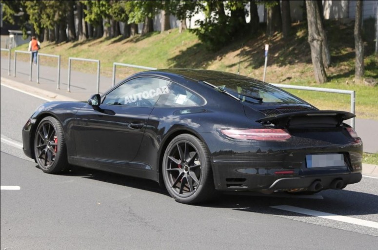 Porsche готовит 911-му обновление на 2015 год [шпионские фото]