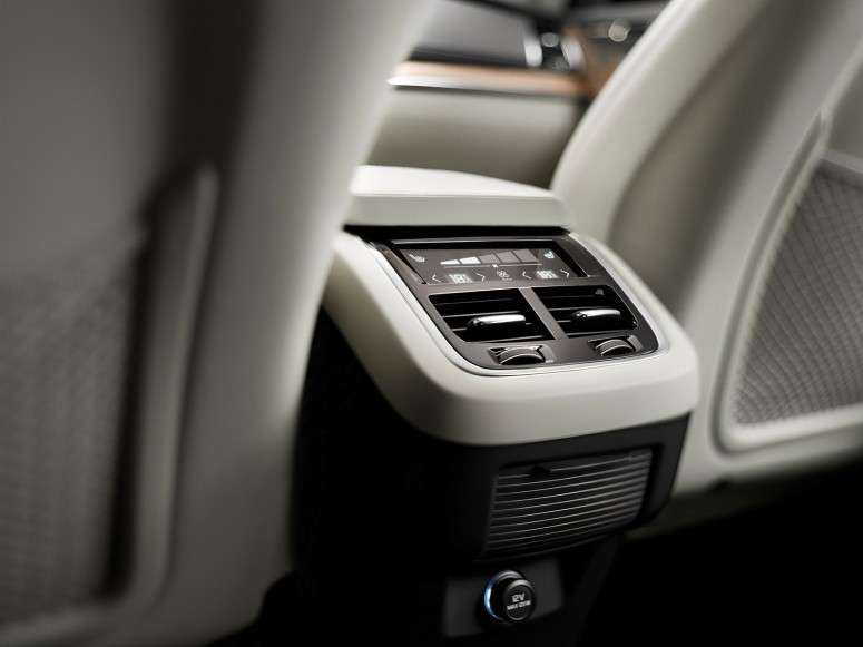 Салон семиместного внедорожника Volvo XC90 2015 рассекречен