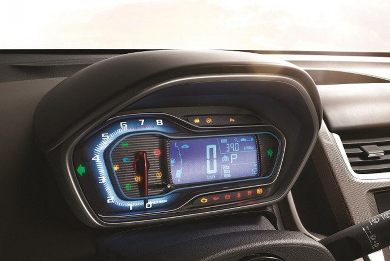 Интерьер Chevrolet Aveo 2015 стал современнее [фото]
