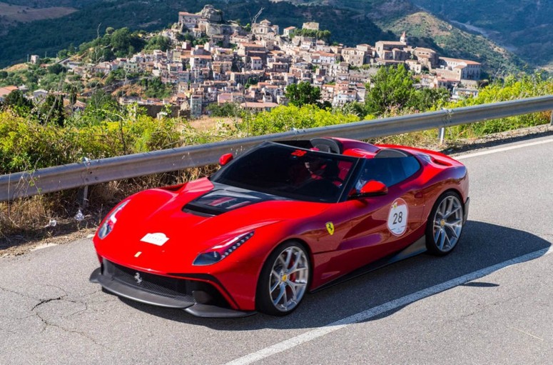 Эксклюзивную Ferrari F12 TRS представили в Италии [2 видео]
