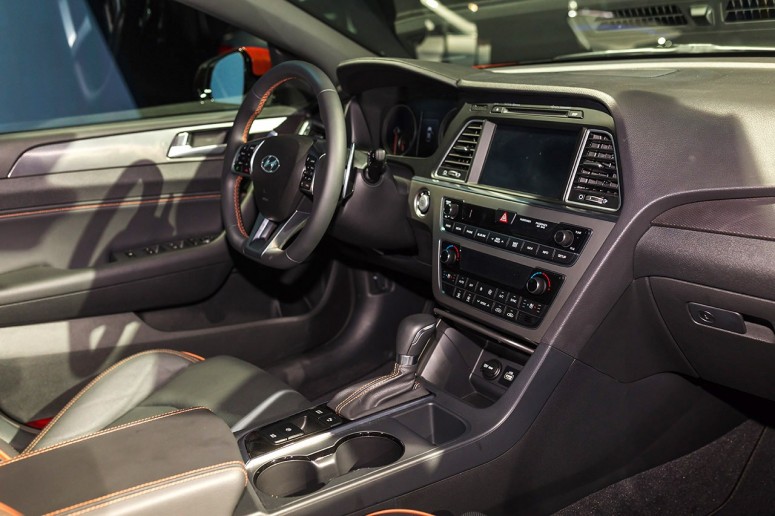 Hyundai похвасталось информационно-развлекательной системой 2015 Sonata