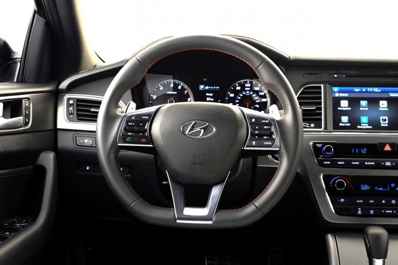 Hyundai похвасталось информационно-развлекательной системой 2015 Sonata