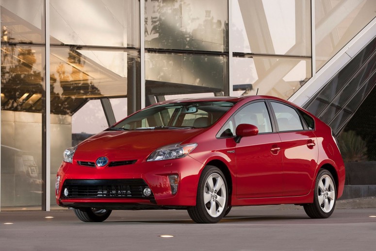 Новый гибрид Toyota Prius задерживается на пол года