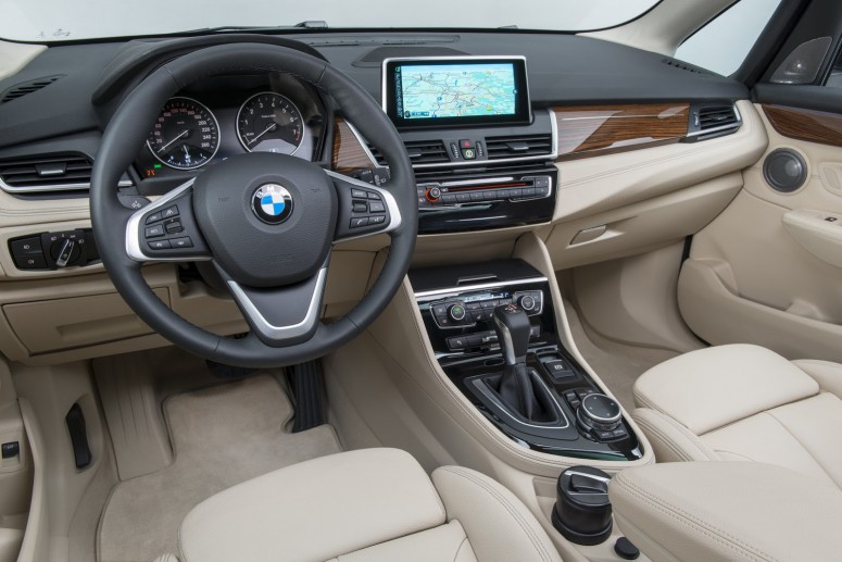 BMW 2-Series Active Tourer придет в сентябре этого года