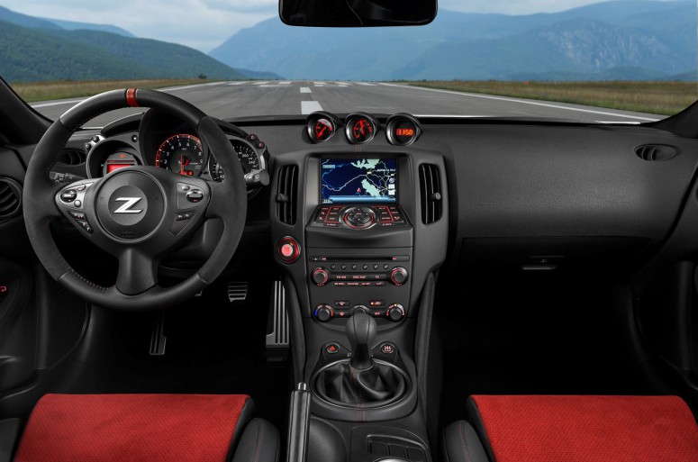 Обновленный Nissan 370Z Nismo придет в Европу в сентябре