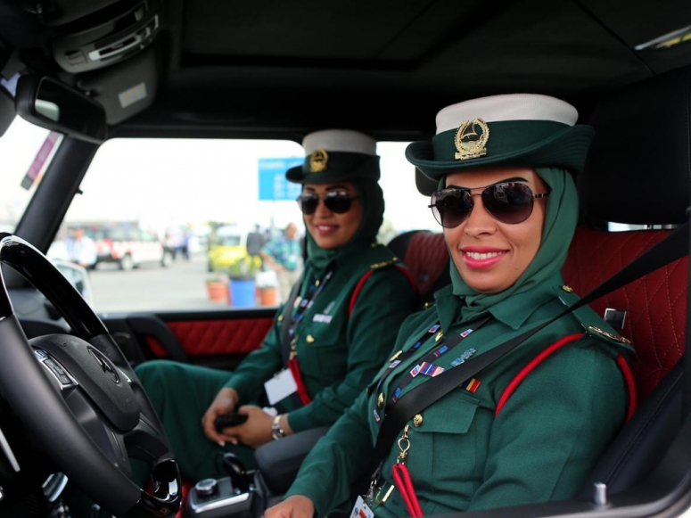 ОАЭ: дтп с участием женщин будут расследовать женщины-полицейские