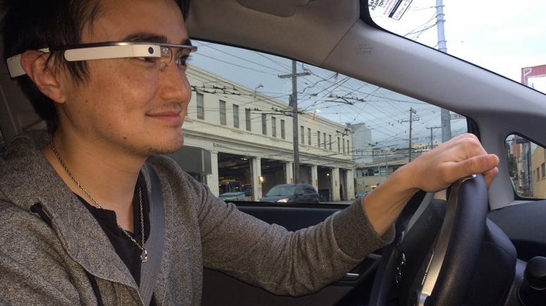 Google Glass за рулем: чтение текстов так же опасно
