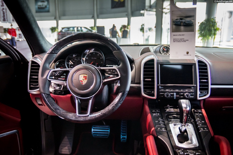 В Киеве презентовали Porsche Cayenne 2015 [фото]
