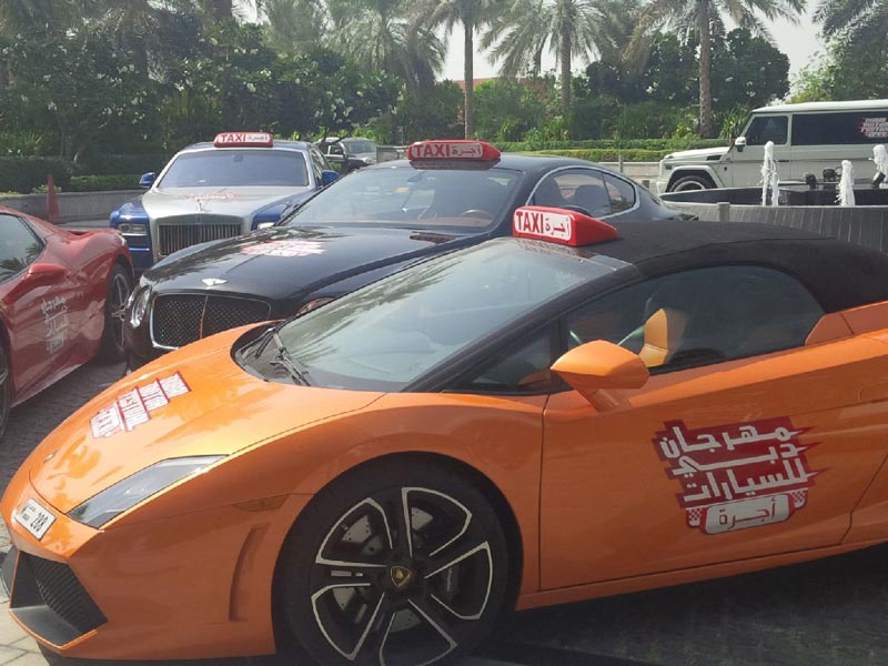 В Дубаи даже таксисты ездят на Ferrari и Lamborghini