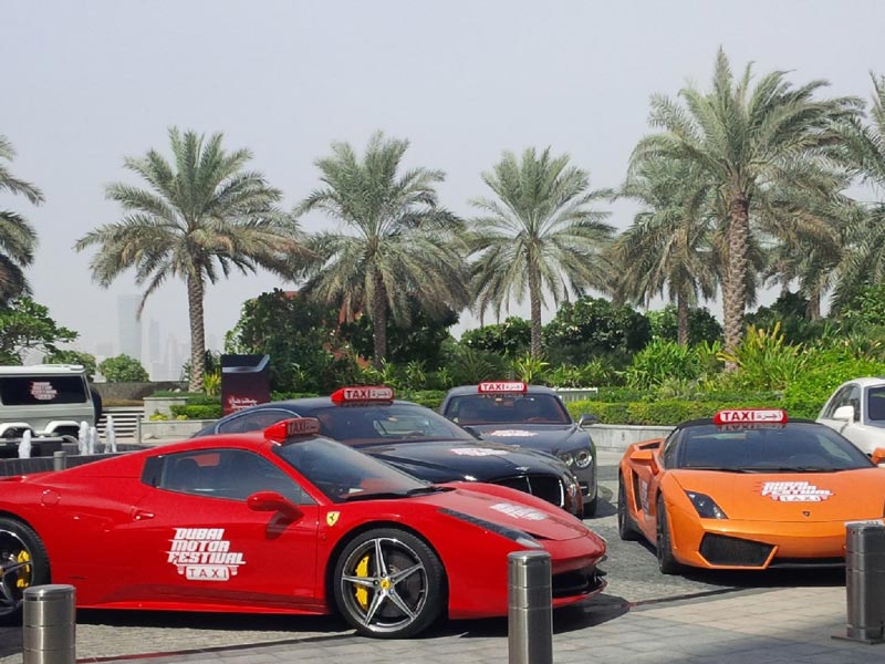 В Дубаи даже таксисты ездят на Ferrari и Lamborghini