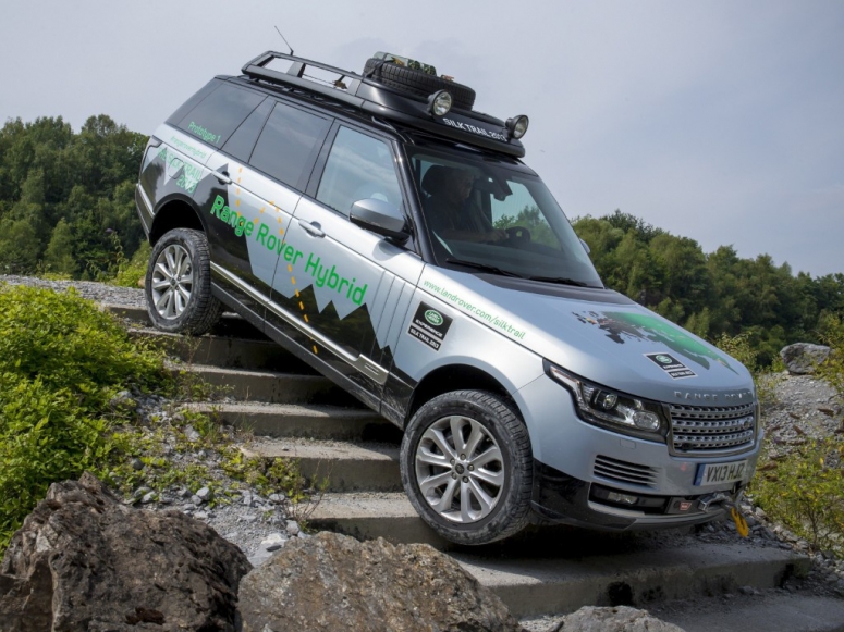 Land Rover создал подразделение SVO, чтобы выпускать особые внедорожники