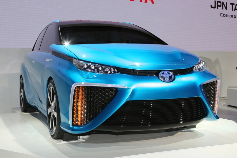 Toyota Mirai: водородная технология пошла в серию [видео]