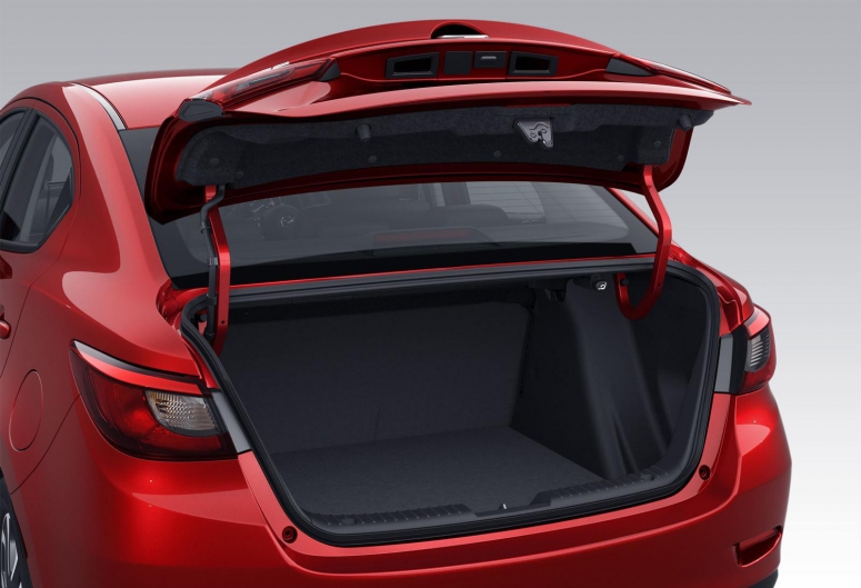 Седан Mazda2 2015 выглядит, как уменьшенная копия «шестерки» [фото]