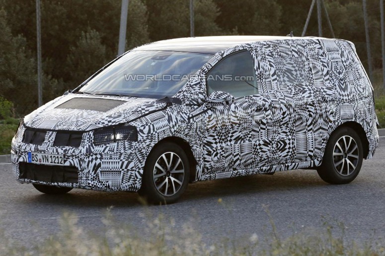 Компактвэн Volkswagen Touran второго поколения уже на тестах [фото]