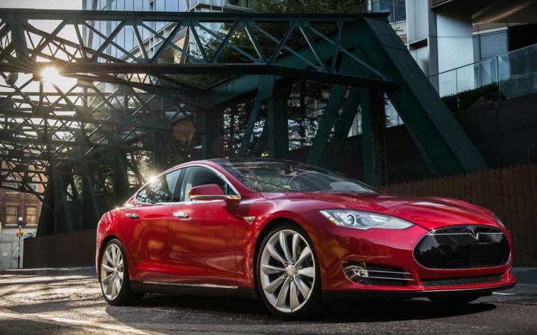 Почему Tesla Model S вновь лучший автомобиль года?