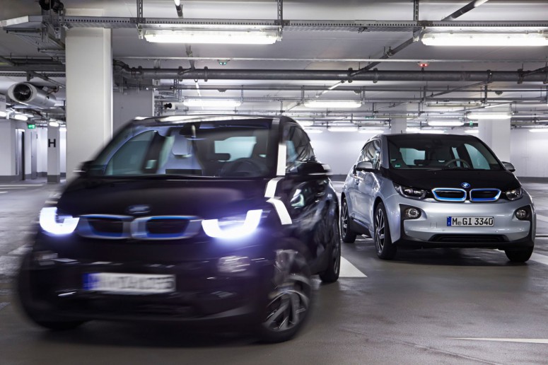 BMW рассказало о новой технологии автономной парковки