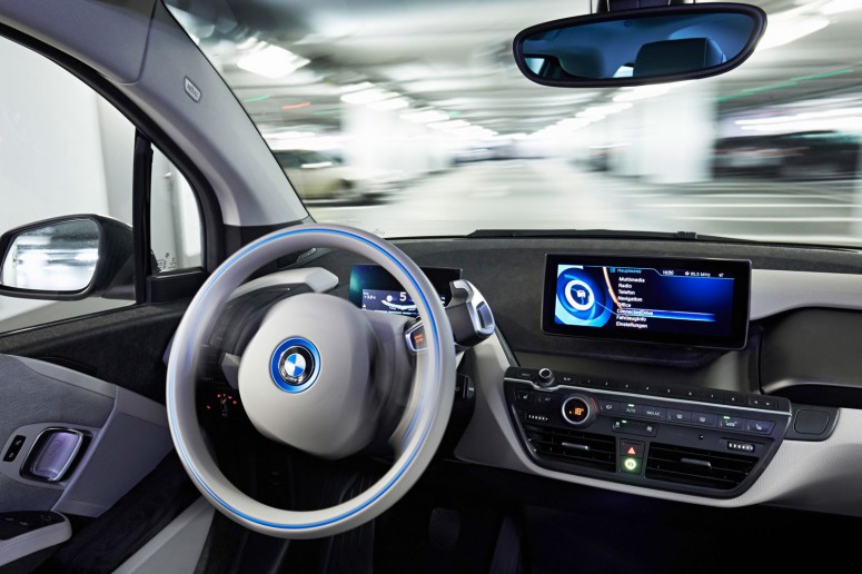BMW рассказало о новой технологии автономной парковки