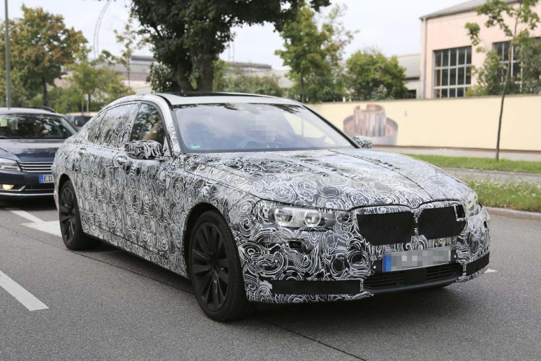 Новая модель BMW 7-Series может шокировать Mercedes