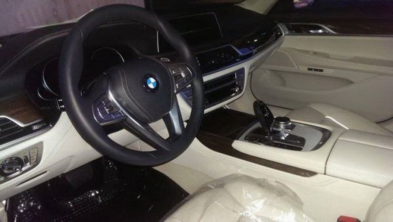 Первые фото нового BMW 7-Series без камуфляжа