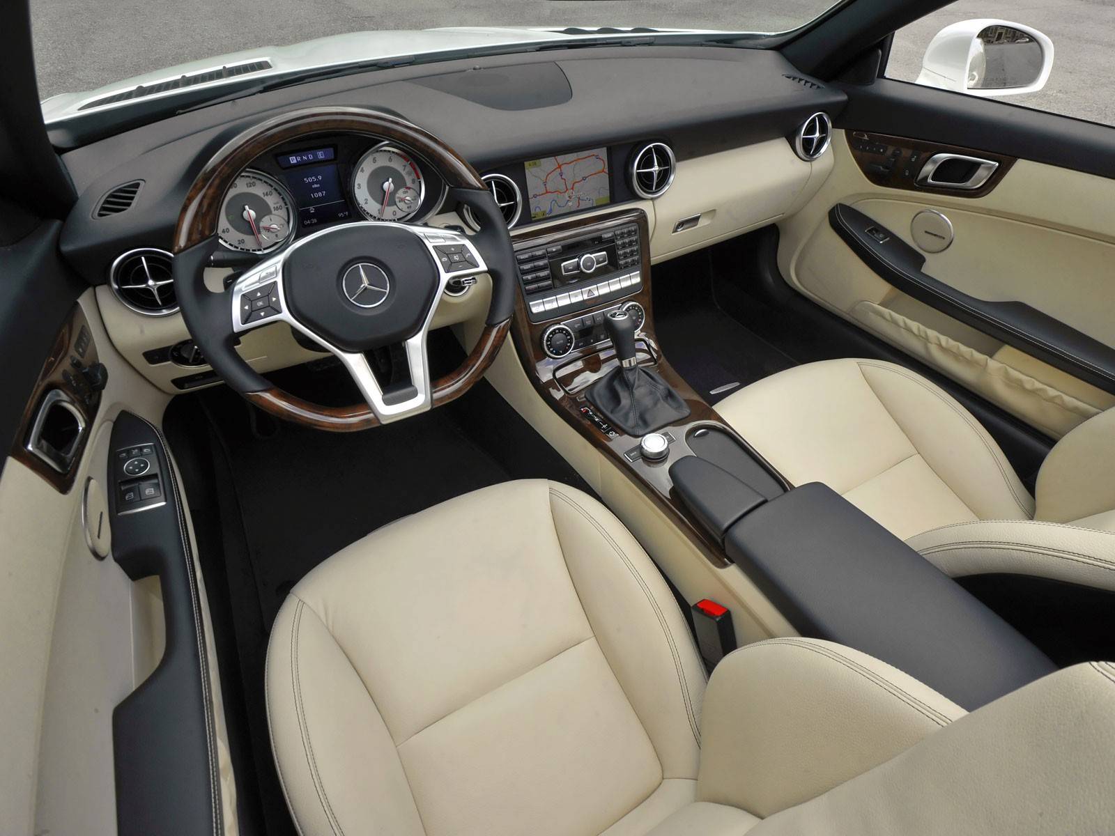 2015 Mercedes SLK получил новые двигатели и КПП - 2
